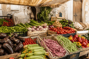 Wochenmarkt in Italien mit frischem Obst und Gemüse