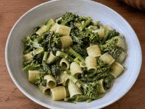 Pasta mit Cime di Rapa, einem typisch apulischen Gemüse