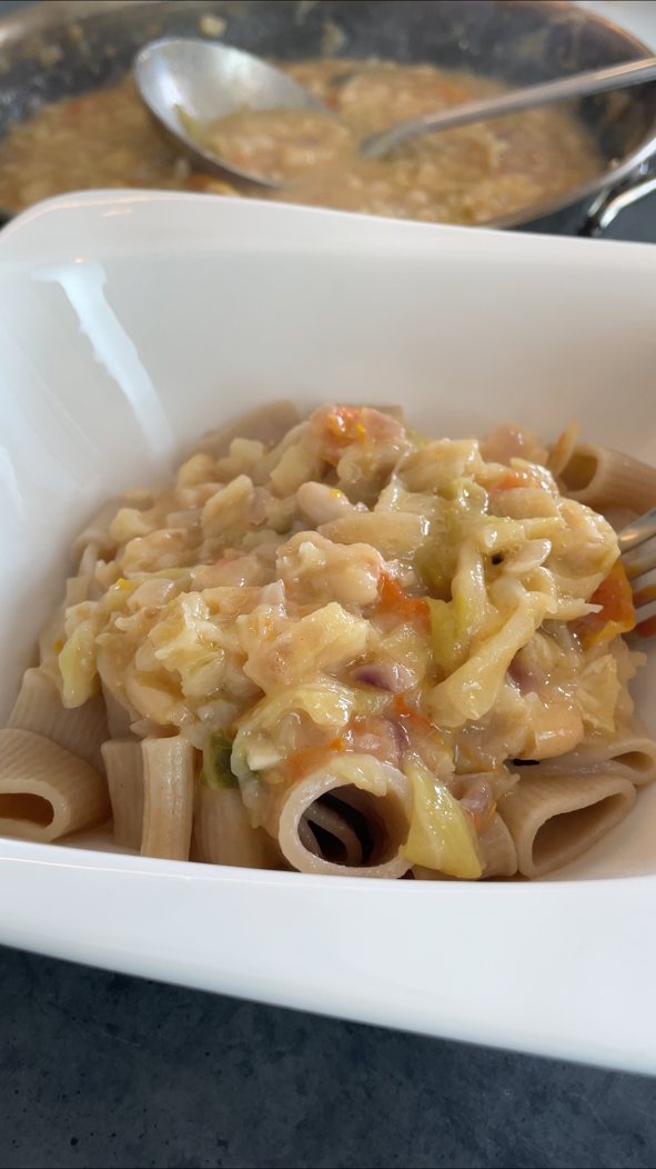 Pasta mit Wirsing und weißen Bohnen