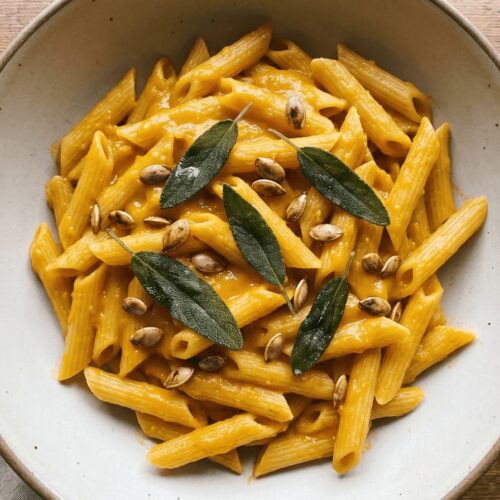 Cremige Kürbispasta mit Salbei, vegan und glutenfrei